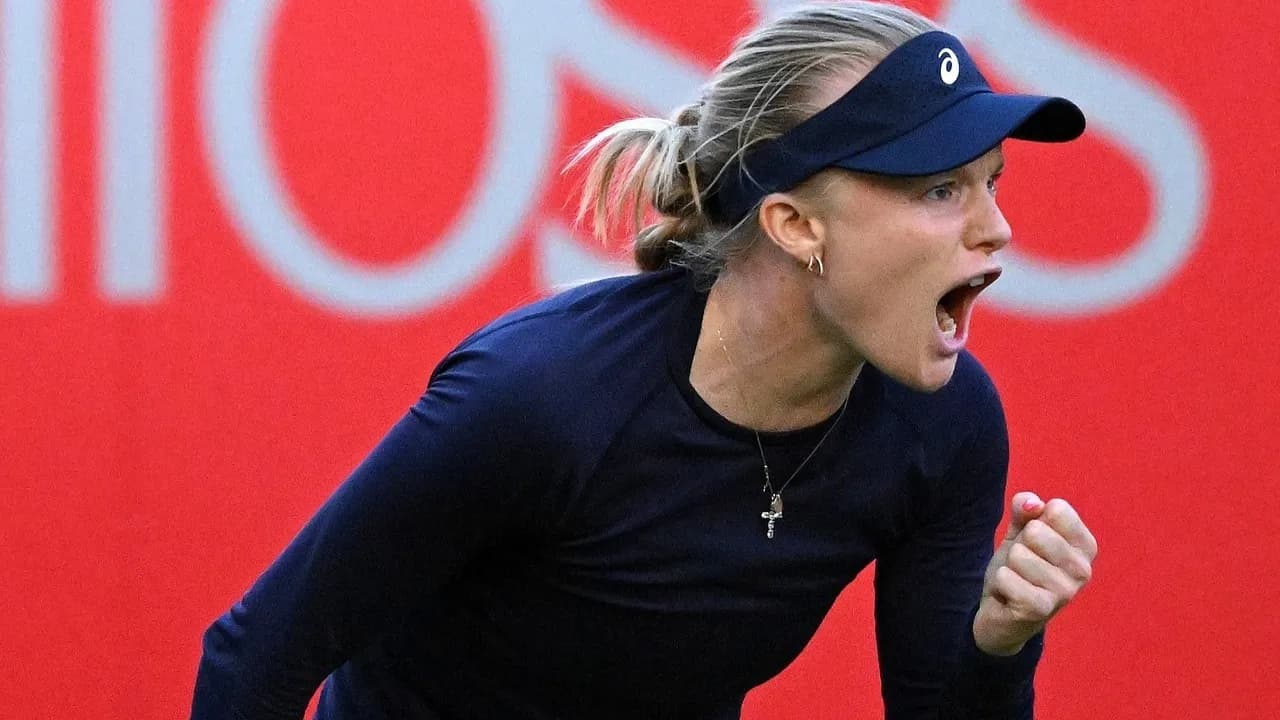 Harriet Dart Susah Payah Loncati Rintangan Pertama Di Queen’s Club