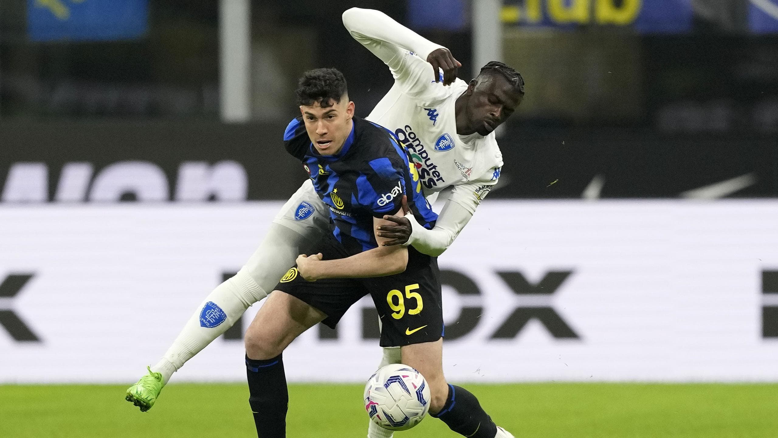 Inter Milan Pasang Tembok untuk Bastoni, Barca dan Madrid Mundur Perlahan