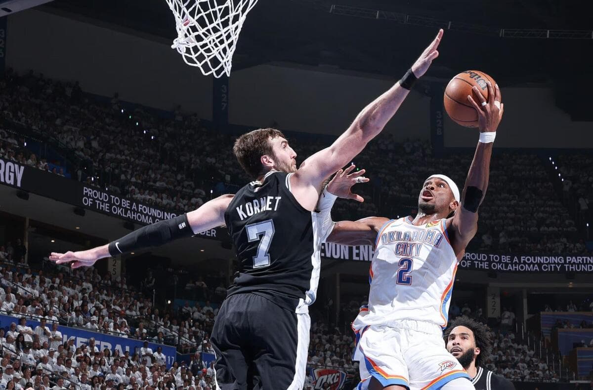 Oklahoma City Thunder mengamankan kemenangan penting di Game 5 melawan San Antonio Spurs, dengan skor 127-114, membawa mereka selangkah lebih dekat ke Final NBA.
