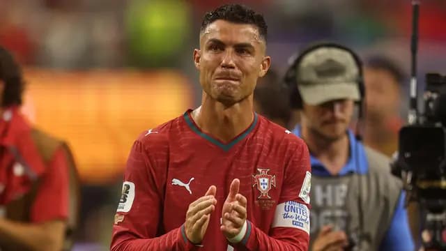 Pemain Portugal Cristiano Ronaldo menangis setelah pertandingan sepak bola babak 16 besar Piala Dunia 2026
