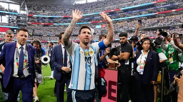 Lionel Messi Akhirnya Hadapi Inggris