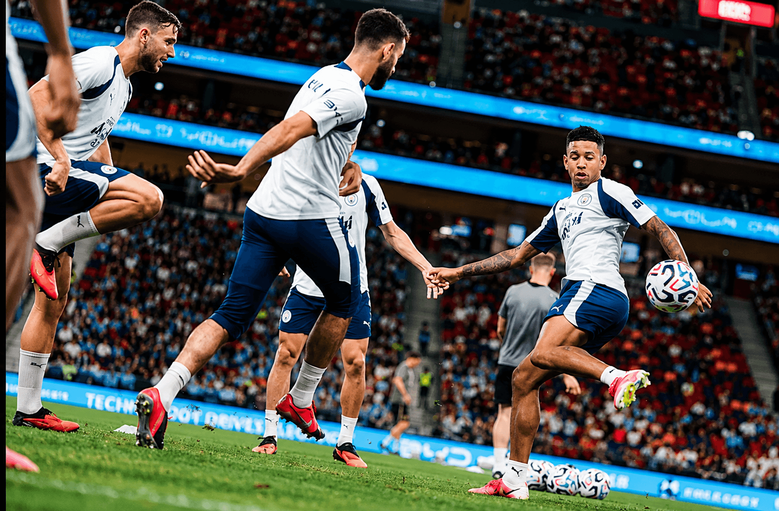 Tur Pramusim Asia, Manchester City Dapat Sambutan Hangat 20 Ribu Fans di Hong Kong  Artikel ini telah diterbitkan di halaman SINDOnews.com pada oleh dengan judul "Tur Pramusim Asia