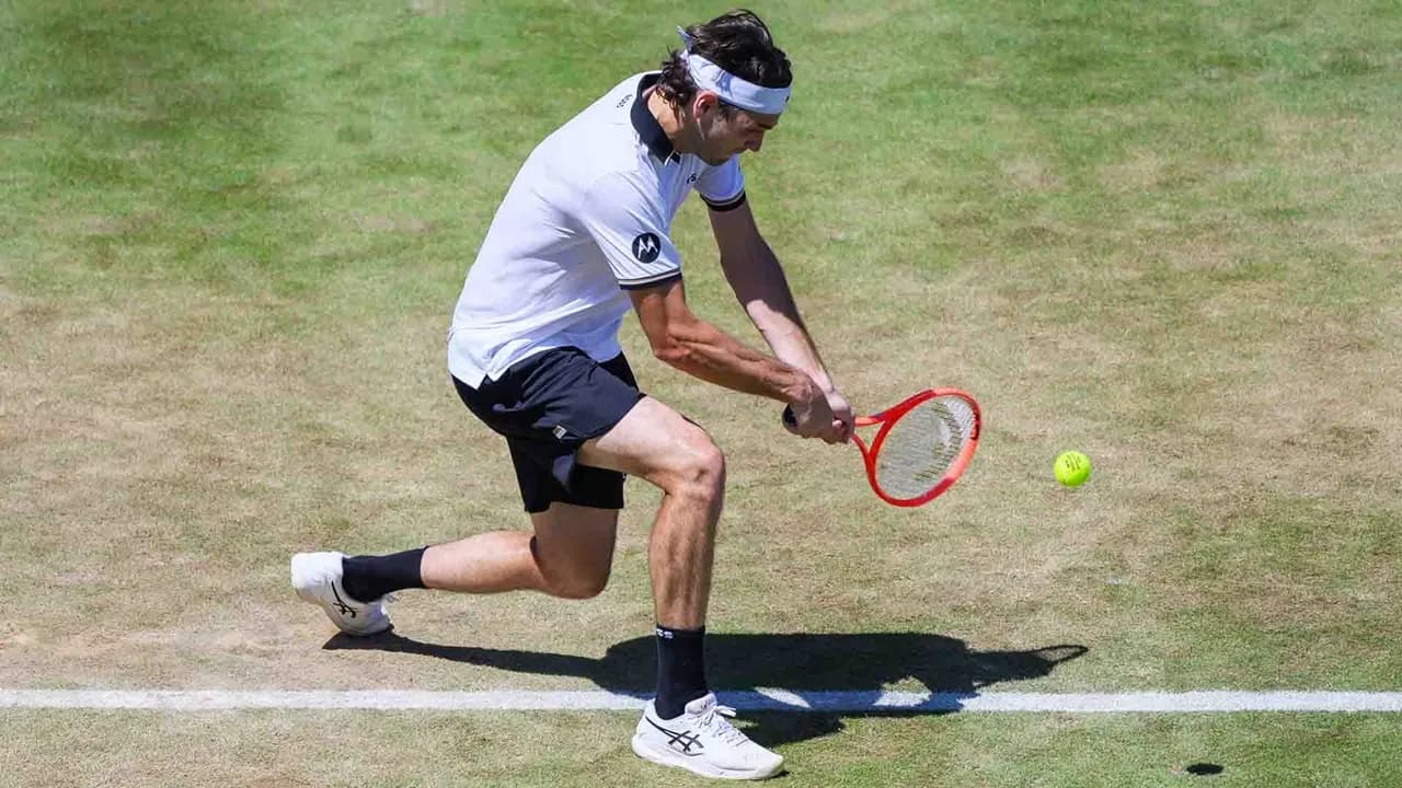 Taylor Fritz Terpaut Satu Kemenangan Untuk Pertahankan Gelar Di Stuttgart