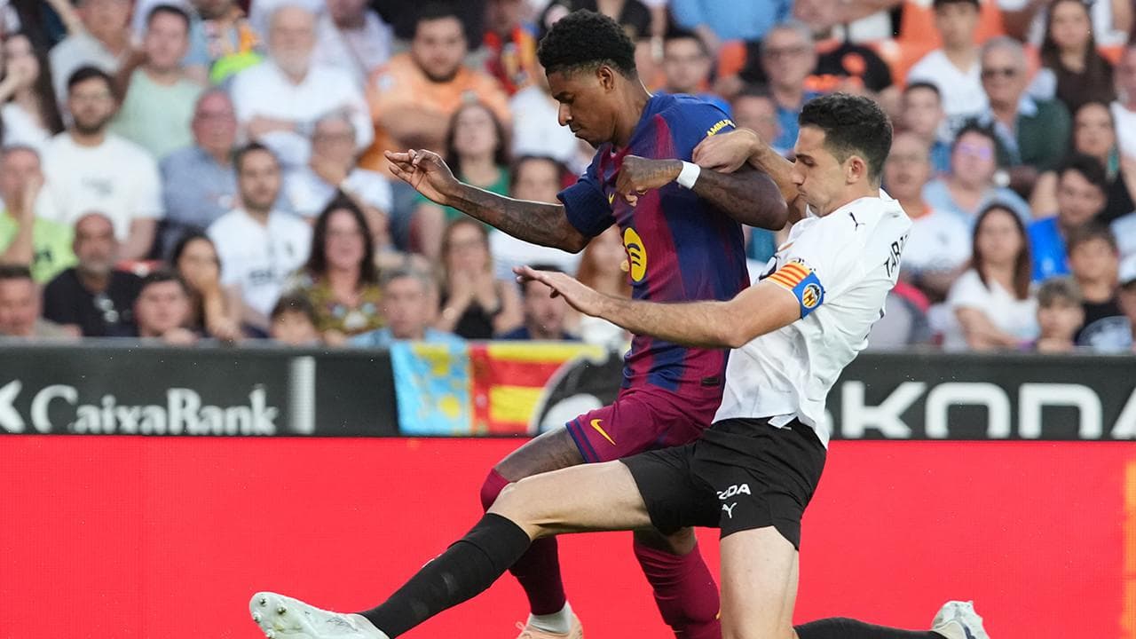 Barcelona Tumbang di Markas Valencia Meski Lewandowski Cetak Gol Terakhir