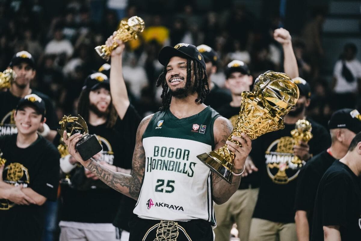 Travin Thibodeaux menjalani musim yang luar biasa dengan meraih gelar juara, serta predikat MVP Liga IBL dan MVP Final IBL.