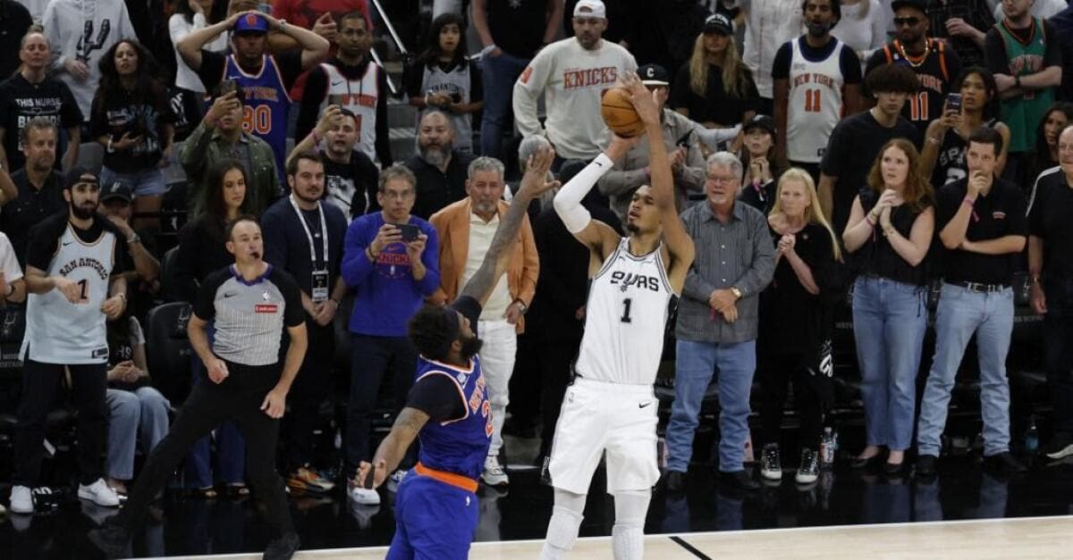 Musuh Baru di New York, Wemby: Belum Selevel Trae Young