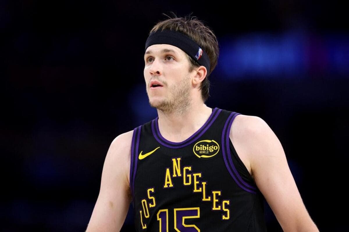 Los Angeles Lakers memasuki fase baru saat mereka merombak tim untuk musim mendatang.