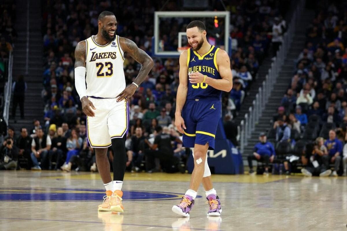 Golden State Warriors tetap optimistis dapat mewujudkan tujuan yang telah lama dibicarakan: menyatukan LeBron James dan Stephen Curry dalam satu tim NBA.