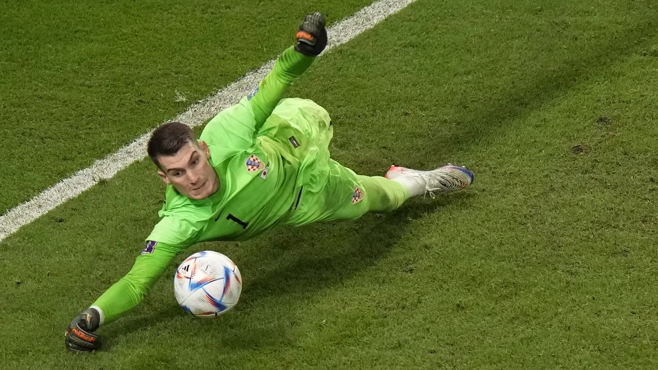 Barcelona Resmi Datangkan Dominik Livakovic dengan Kontrak Empat Tahun