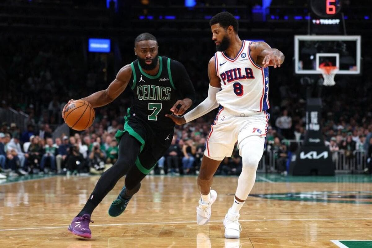 Presiden Operasi Bola Basket Boston Celtics, Brad Stevens, telah membeberkan alasan di balik pertukaran (trade) Jaylen Brown ke Philadelphia 76ers yang tak terduga.